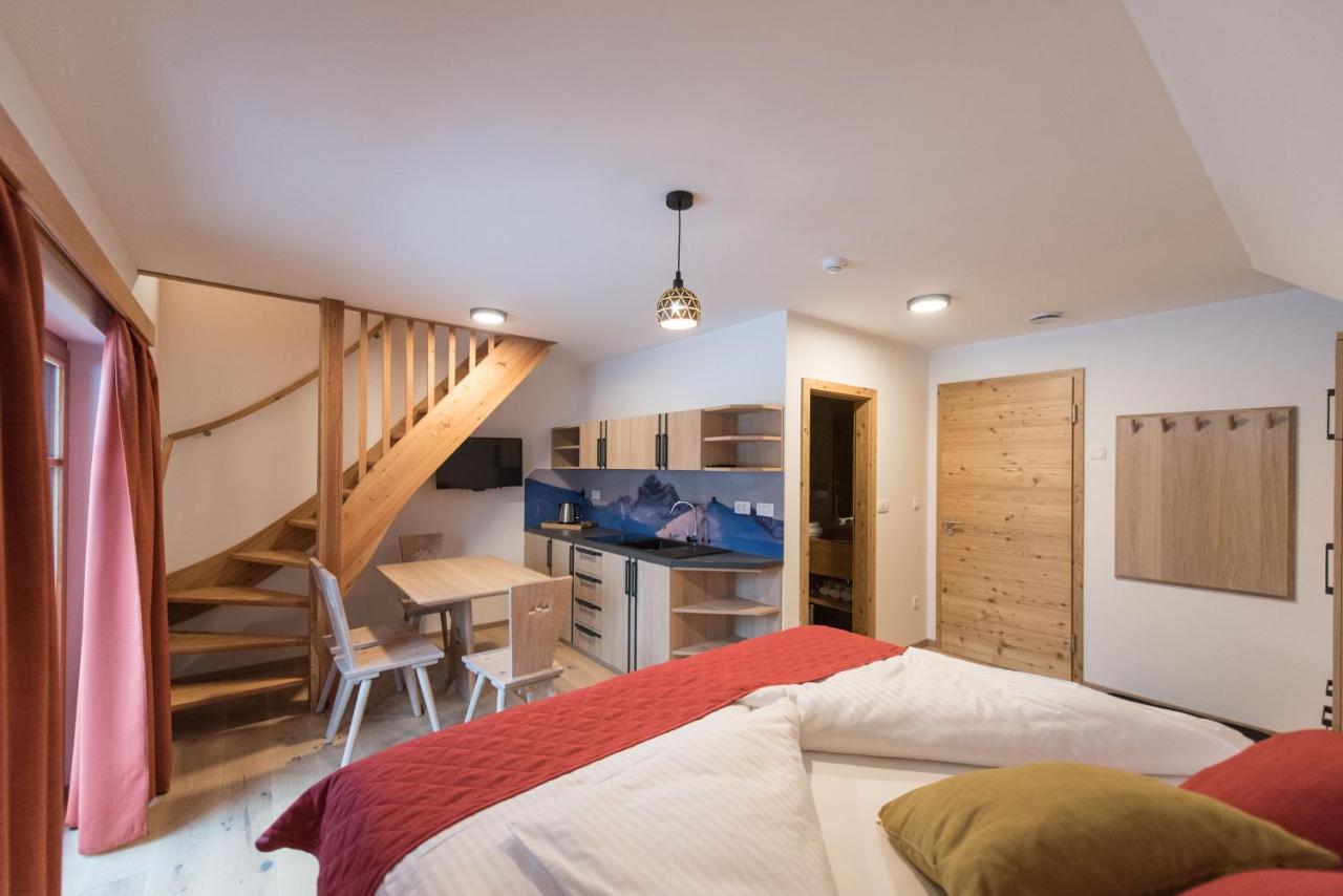 Guesthouse Lajnar Zgornja Sorica Екстер'єр фото
