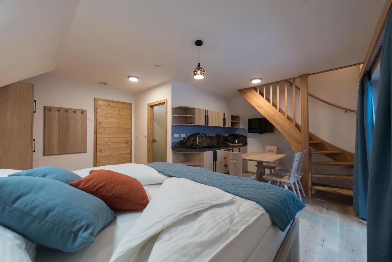 Guesthouse Lajnar Zgornja Sorica Екстер'єр фото